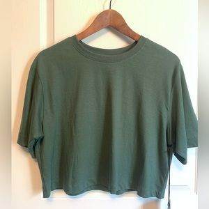 NWT cropped tee